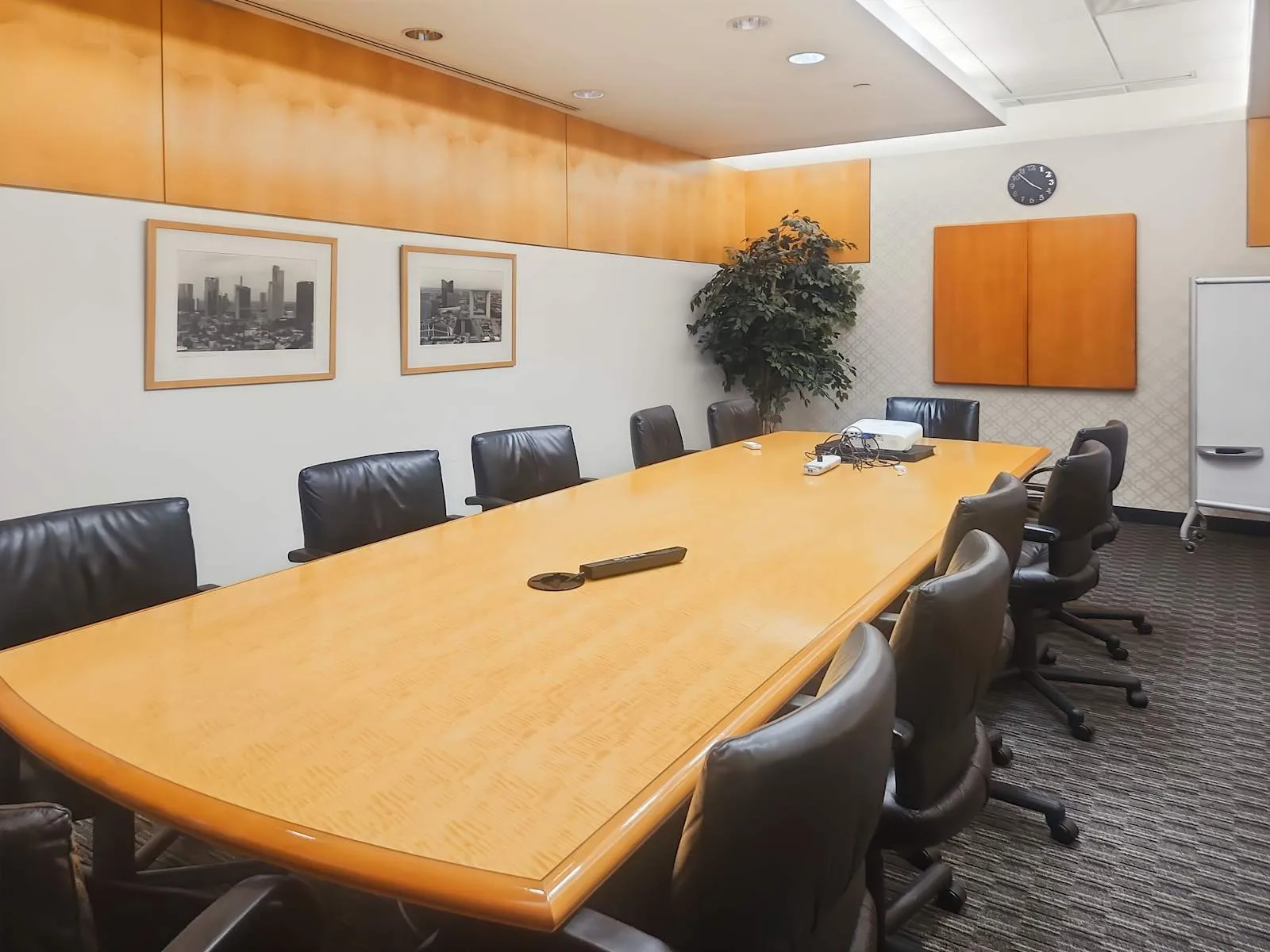 Regus MN, Minneapolis - Minnesota Center, Meeting room for 12 people, Bloomington, MN
