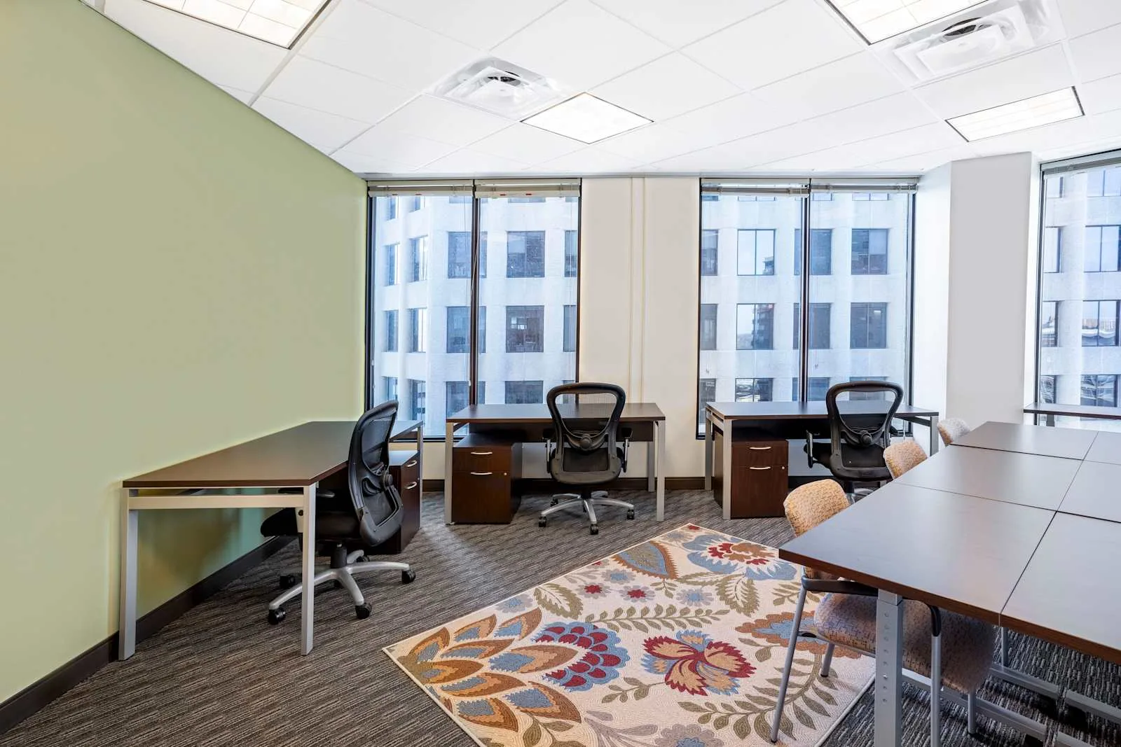 Regus MN, Minneapolis - St. Paul - Town Square Tower, Private office, 5 desks, St. Paul, MN