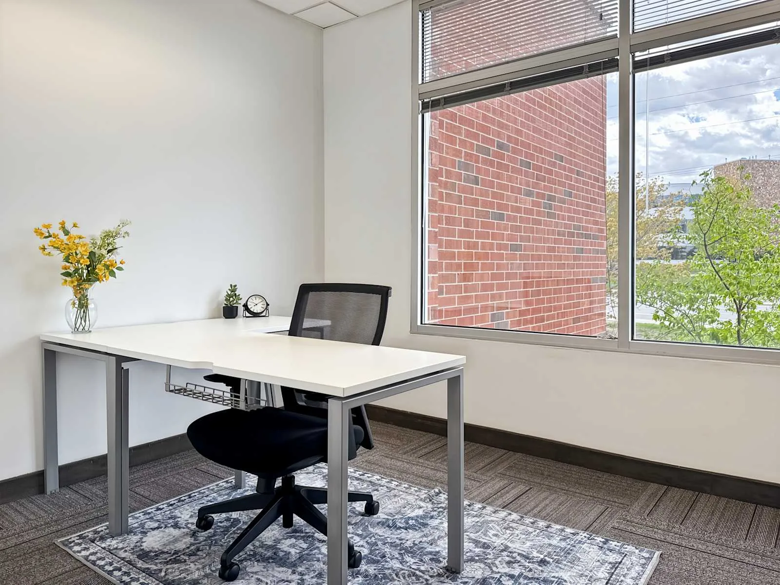 Regus MN, Minnetonka - County Road, Private office, 1 desk, Minnetonka, MN