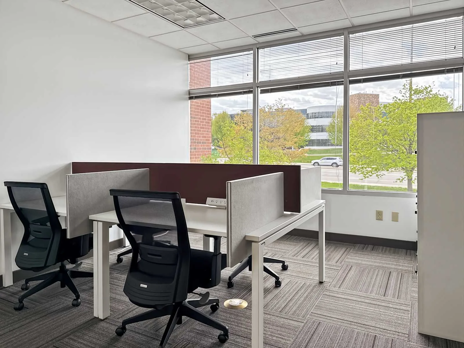 Regus MN, Minnetonka - County Road, Private office, 4 desks, Minnetonka, MN