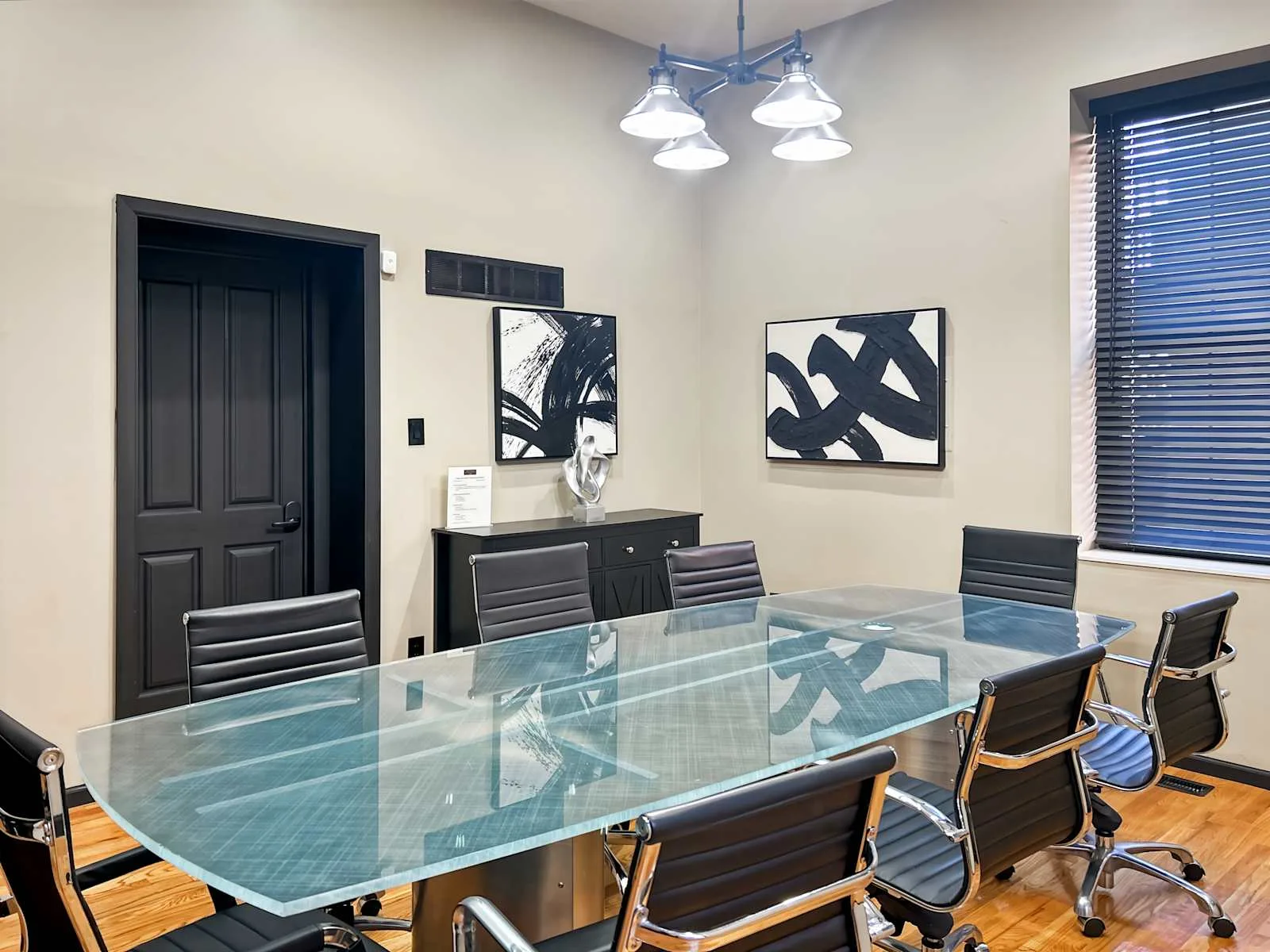 Regus MO, St. Louis - The Luxe on Lami, Meeting room for 8 people, Shrewsbury, MO
