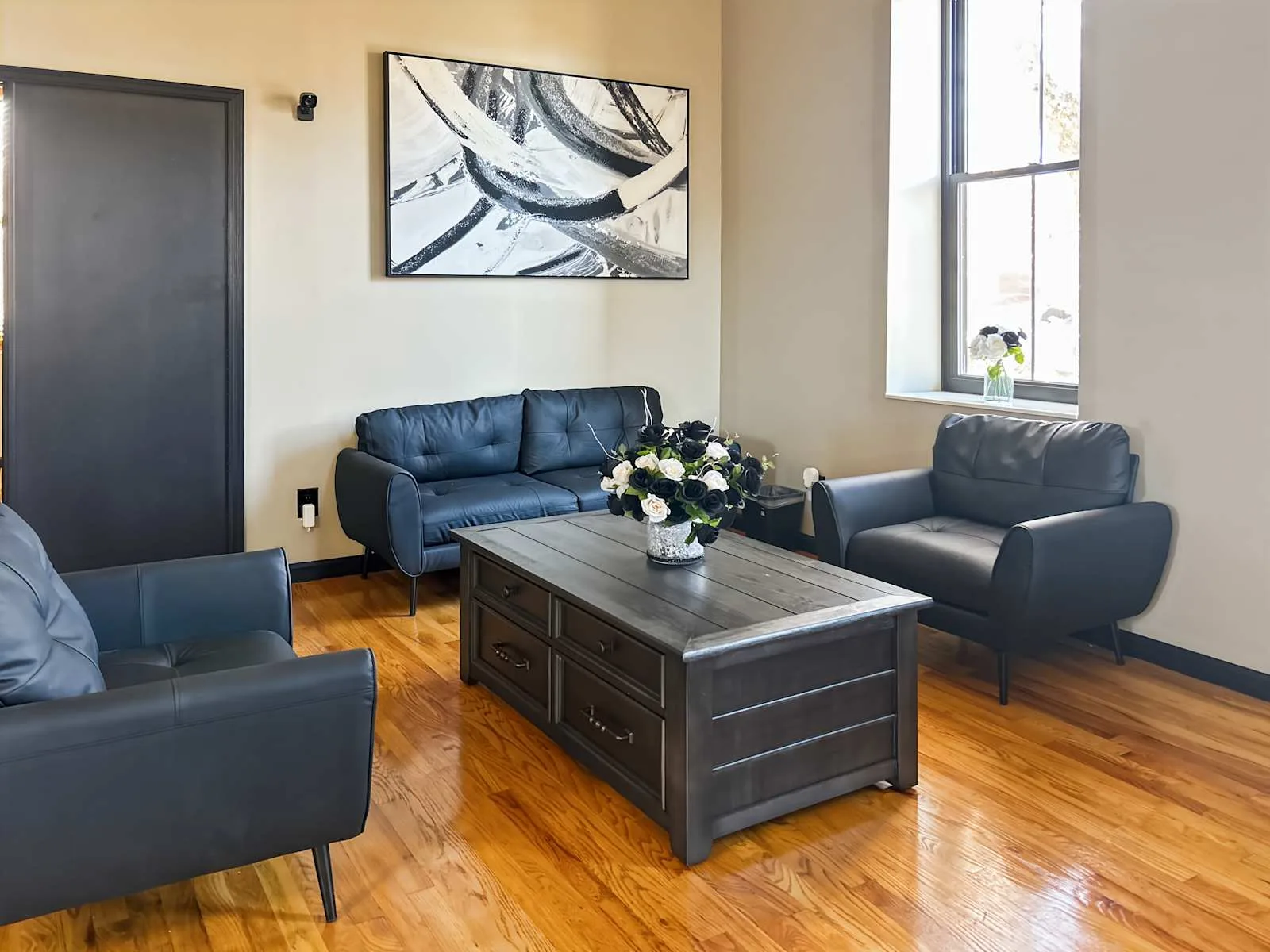 Regus MO, St. Louis - The Luxe on Lami, Lounge, Shrewsbury, MO
