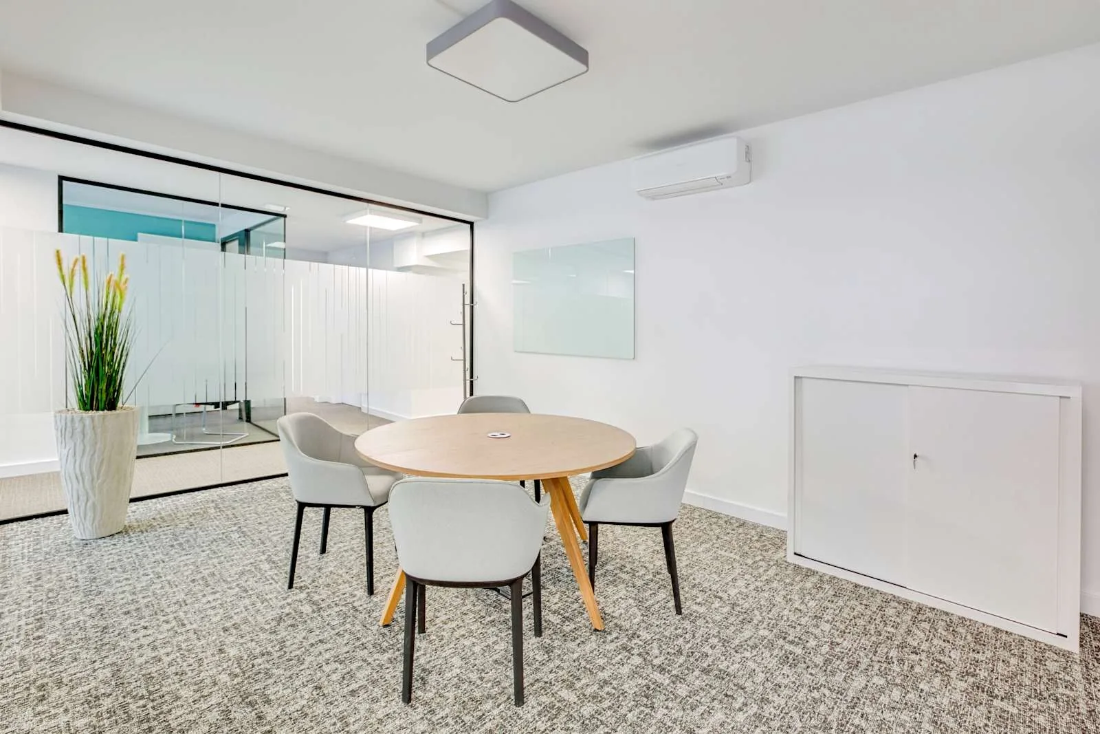 Regus MOENCHENGLADBACH, Bismarckstraße, Meeting room for 4 people, Mönchengladbach