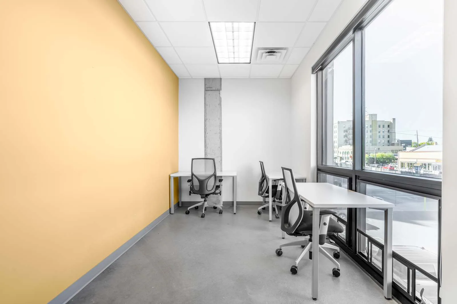 Regus MT, Bozeman - Downtown Bozeman, Private office, 3 desks, Bozeman, MT