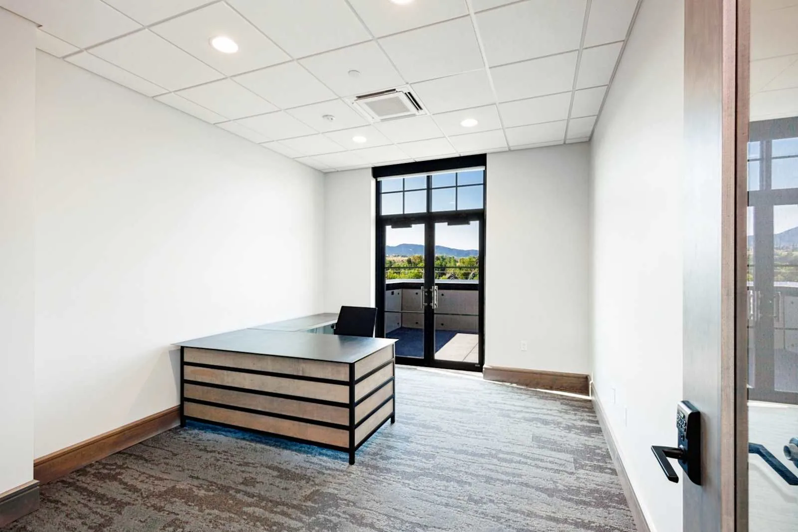 Regus MT, Bozeman - The Osborne, Private office, 1 desk, Bozeman, MT
