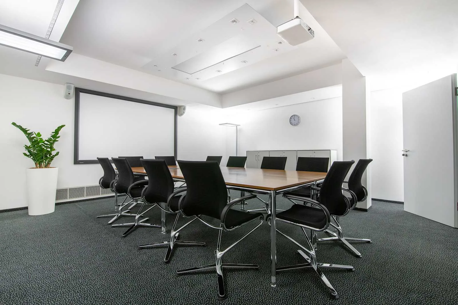 Regus MUNICH, Leopoldstraße, Meeting room for 14 people, Munich
