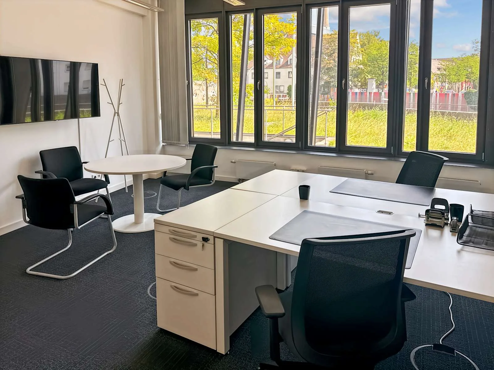 Regus MUNICH, Leuchtenbergring, Privatbüro mit 2 Arbeitsplätzen, München