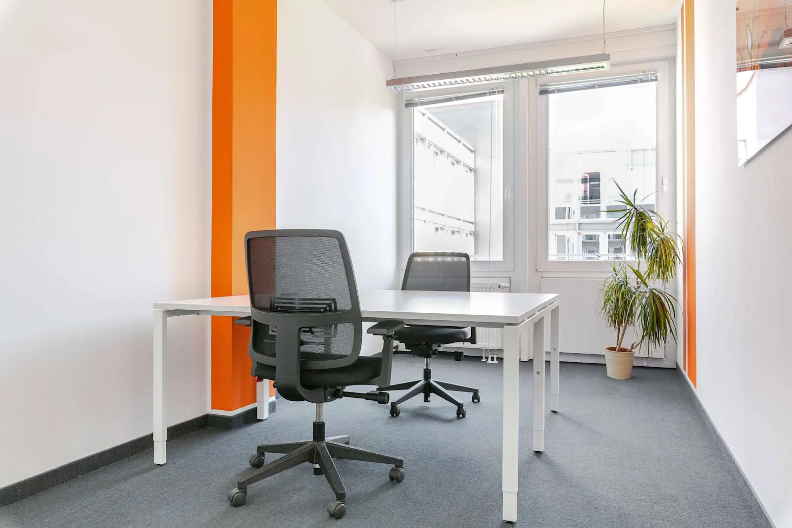 Regus MUNICH, Messe München, Privatbüro mit 2 Arbeitsplätzen, München