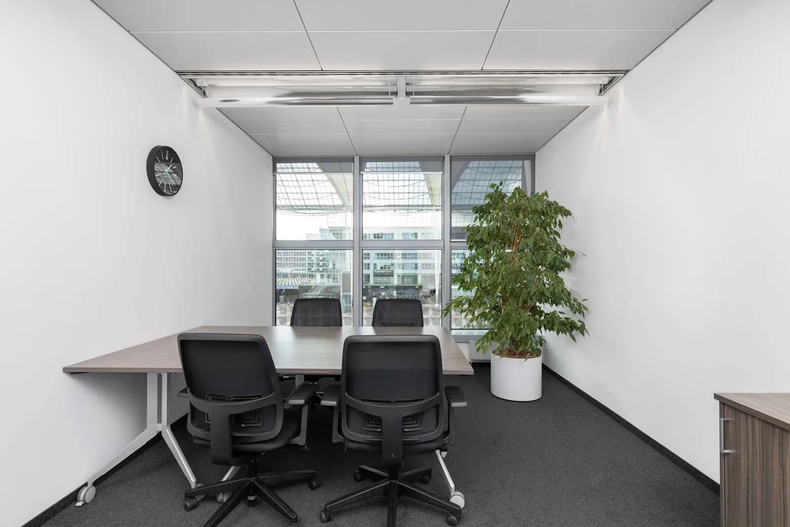 Regus MUNICH, München Airport, Besprechungsraum für 4 Personen, München-Flughafen