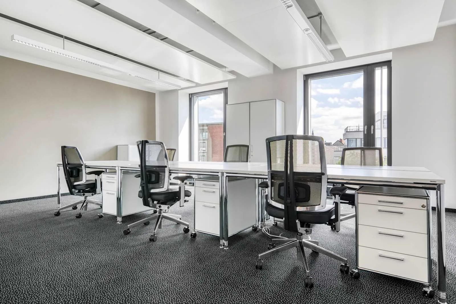 Regus MUNICH, Stachus, Privatbüro mit 6 Arbeitsplätzen, München