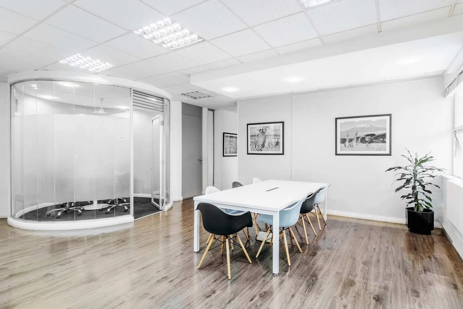 Regus NAIROBI, Laiboni Center, Meeting room for 8 people, Nairobi