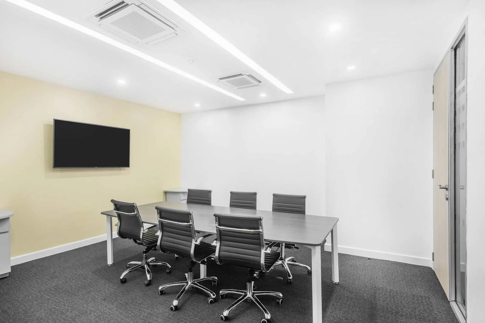 Regus Nairobi, Regus Museum Hill, Meeting room for 6 people, Nairobi