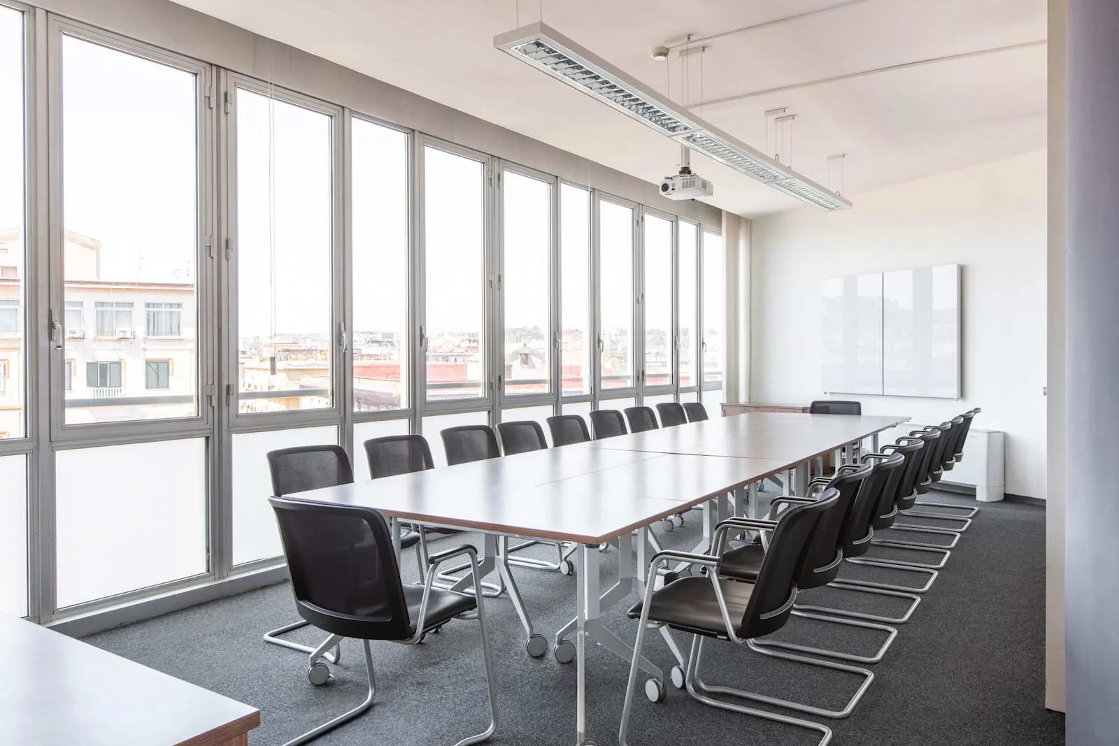 Regus NAPLES, Garibaldi, Salle de réunion 22 personnes, Naples