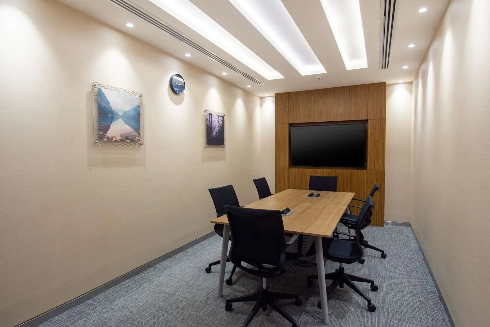 Regus Nawaf Square, Meeting room for 6 people, Riyadh