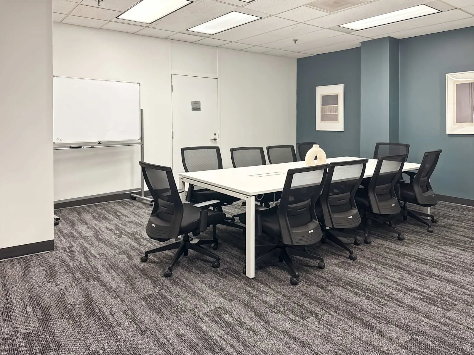 Regus NC, Greensboro - 301 N Elm, Meeting room for 10 people, Greensboro, NC