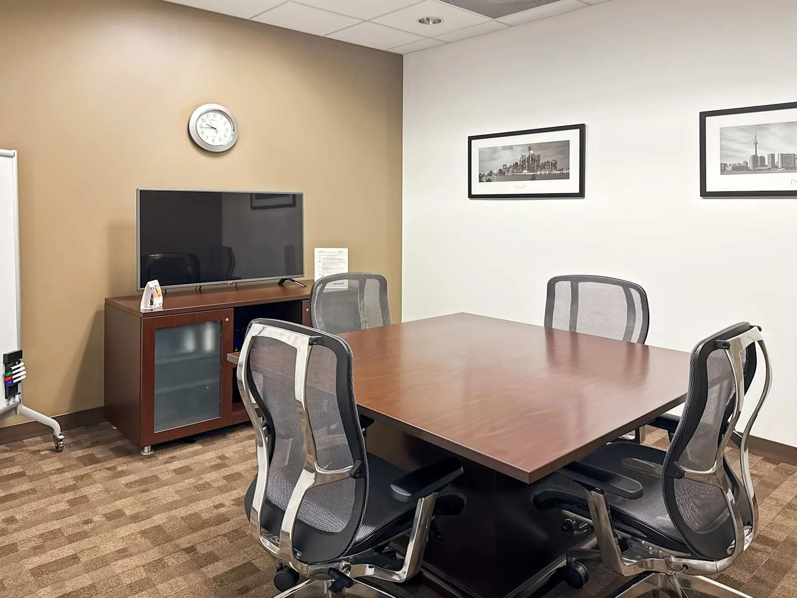 Regus NC, Greensboro - Green Valley Office Park, Meeting room for 4 people, Greensboro, NC