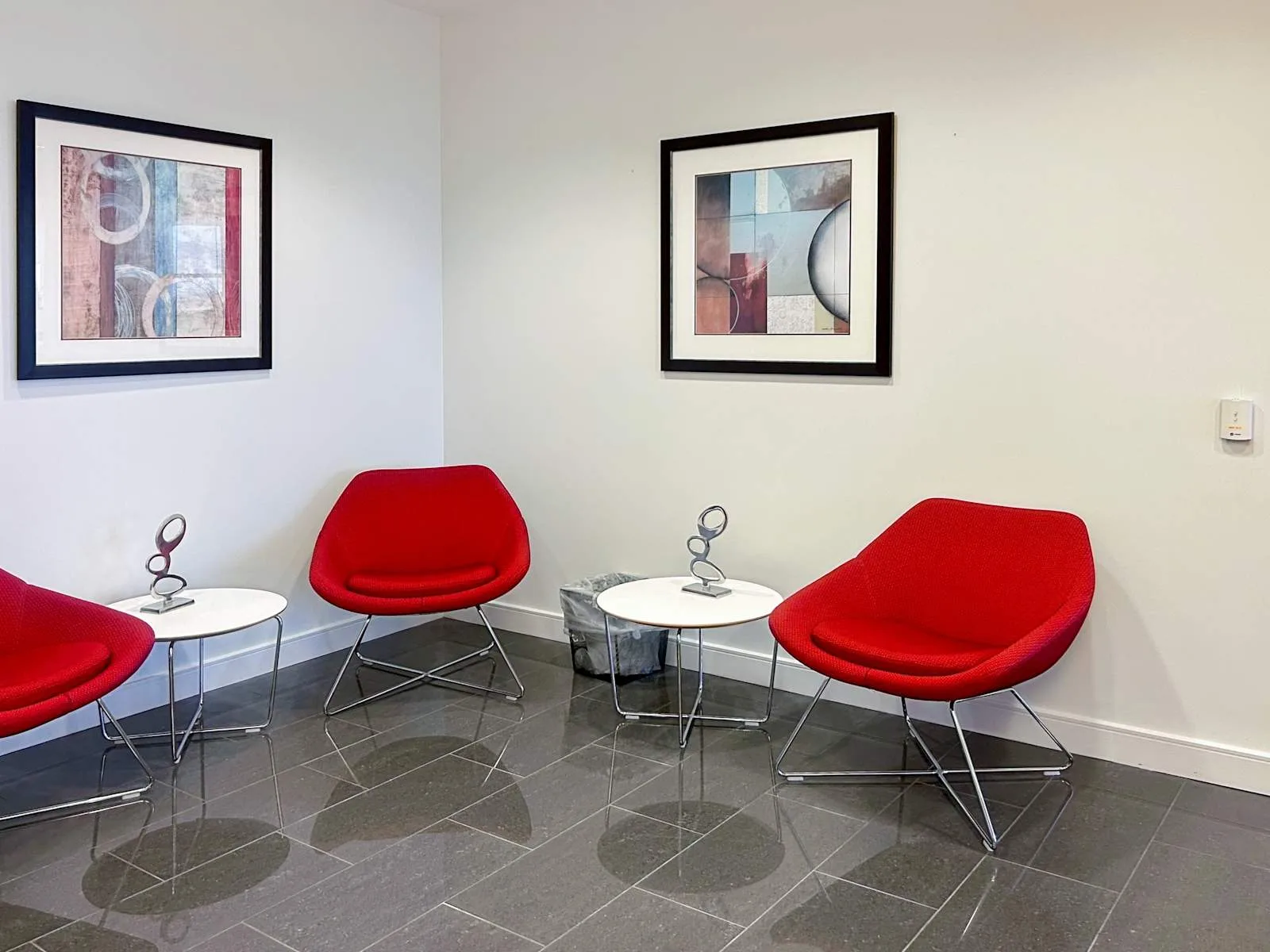Regus NC, Raleigh – Cap Trust Tower, Lounge, Raleigh, NC