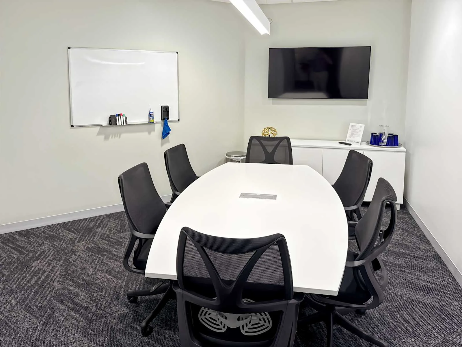 Regus NC, Raleigh - Glenwood Ave, Meeting room for 6 people, Raleigh, NC