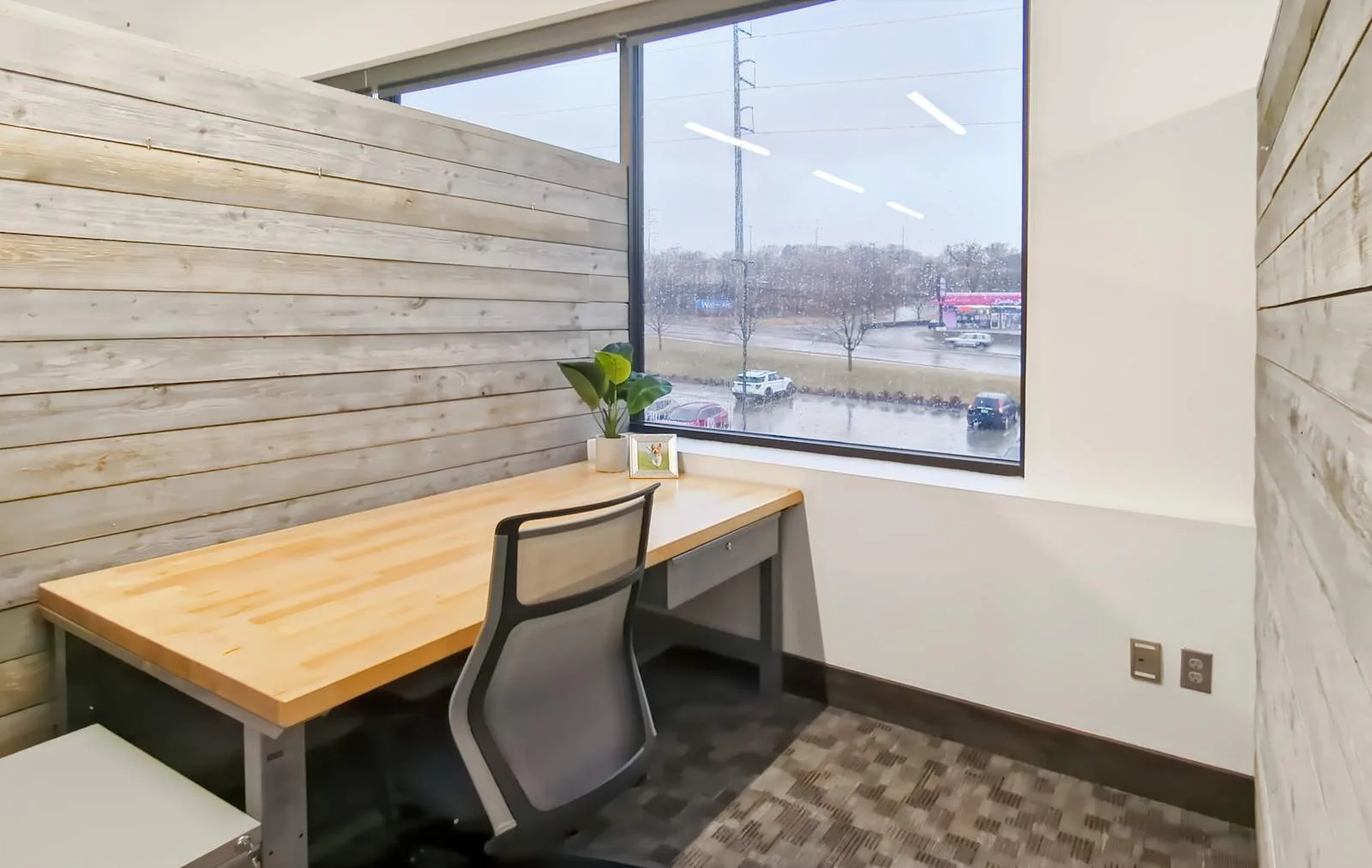 Regus NE, Omaha - S 72nd St, Private office, 1 desk, Omaha, NE