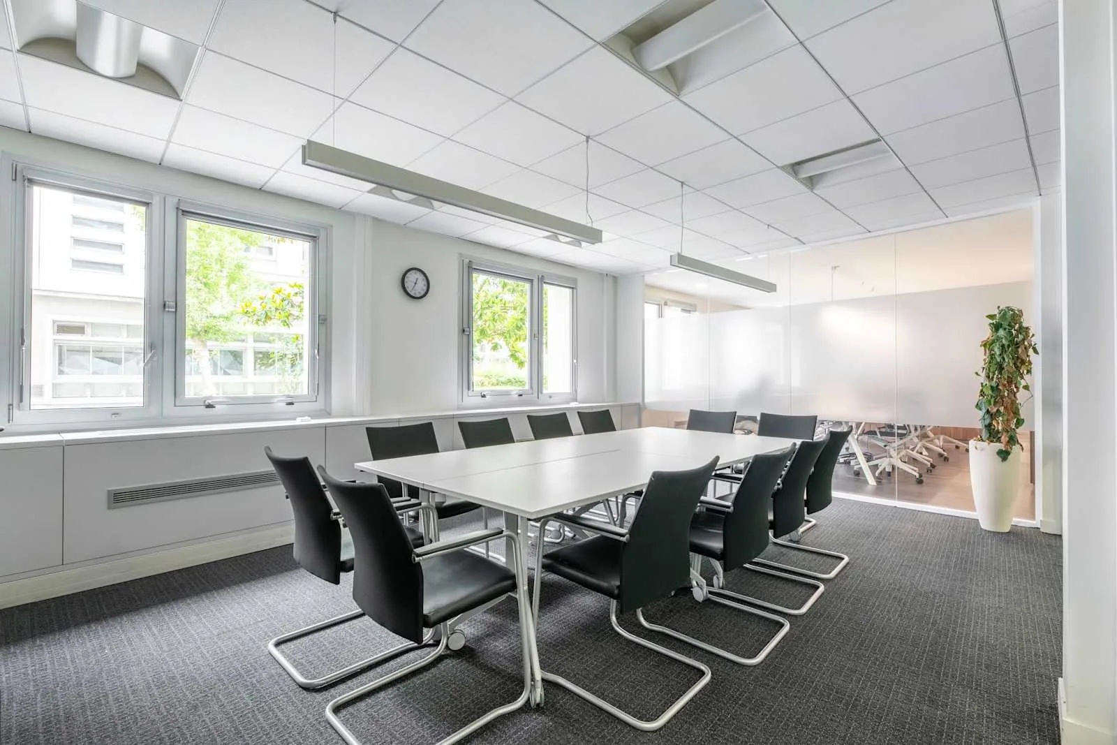 Regus NEUILLY, Pont de Neuilly, Meeting room for 12 people, Neuilly-sur-Seine