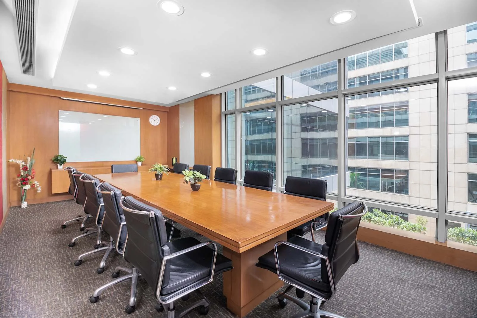 Regus NEW DELHI, Elegance, Meeting room for 14 people, New Delhi