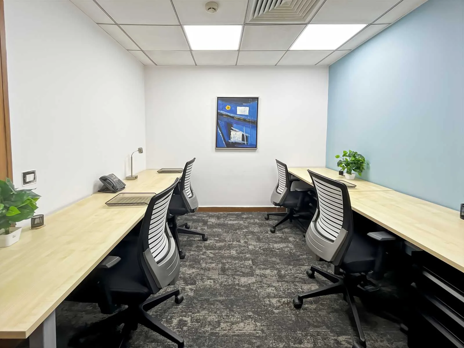 Regus NEW DELHI, Nehru Place, 4 वर्कस्टेशन वाला निजी कार्यालय, नई दिल्ली