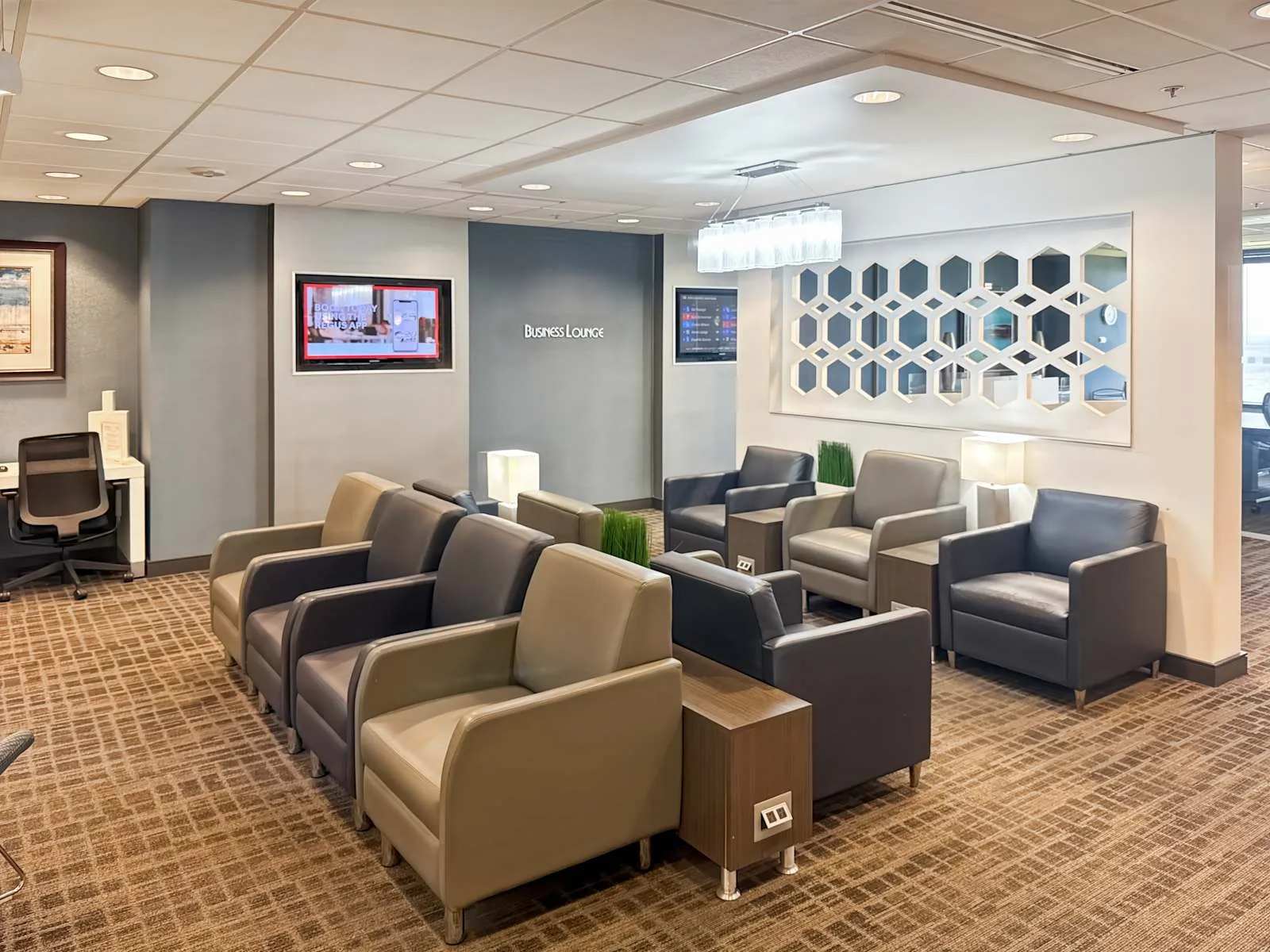 Regus LA, New Orleans - Metairie - One Lakeway, Lounge, Metairie, LA