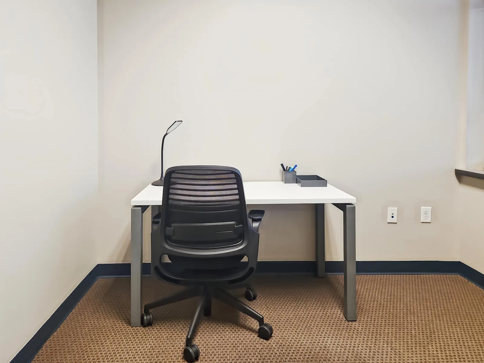 Regus NH, Concord - Foundry St, Private office, 1 desk, Concord, NH