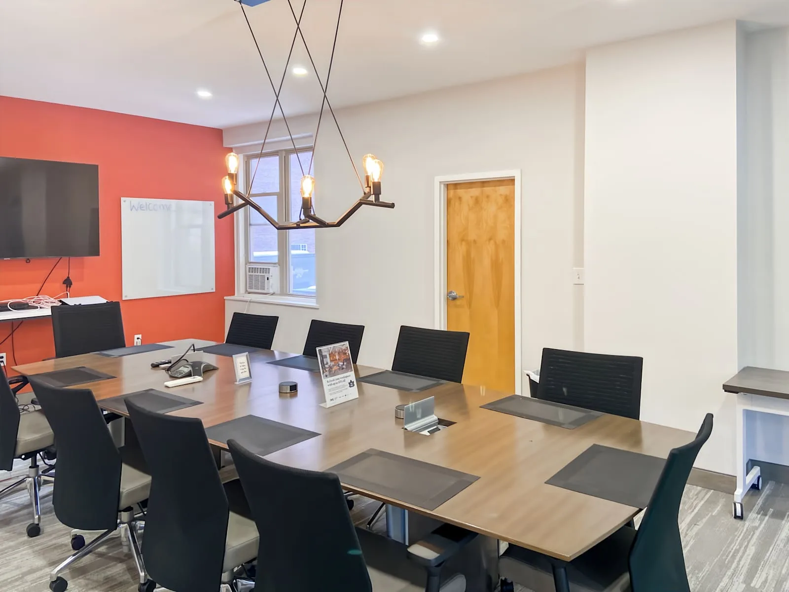 Regus NH, Manchester - 1087 Elm Street, Meeting room for 10 people, Manchester, NH