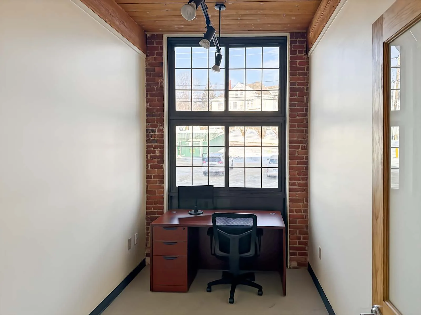 Regus NH, Tilton - W Main St, Private office, 1 desk, Tilton, NH