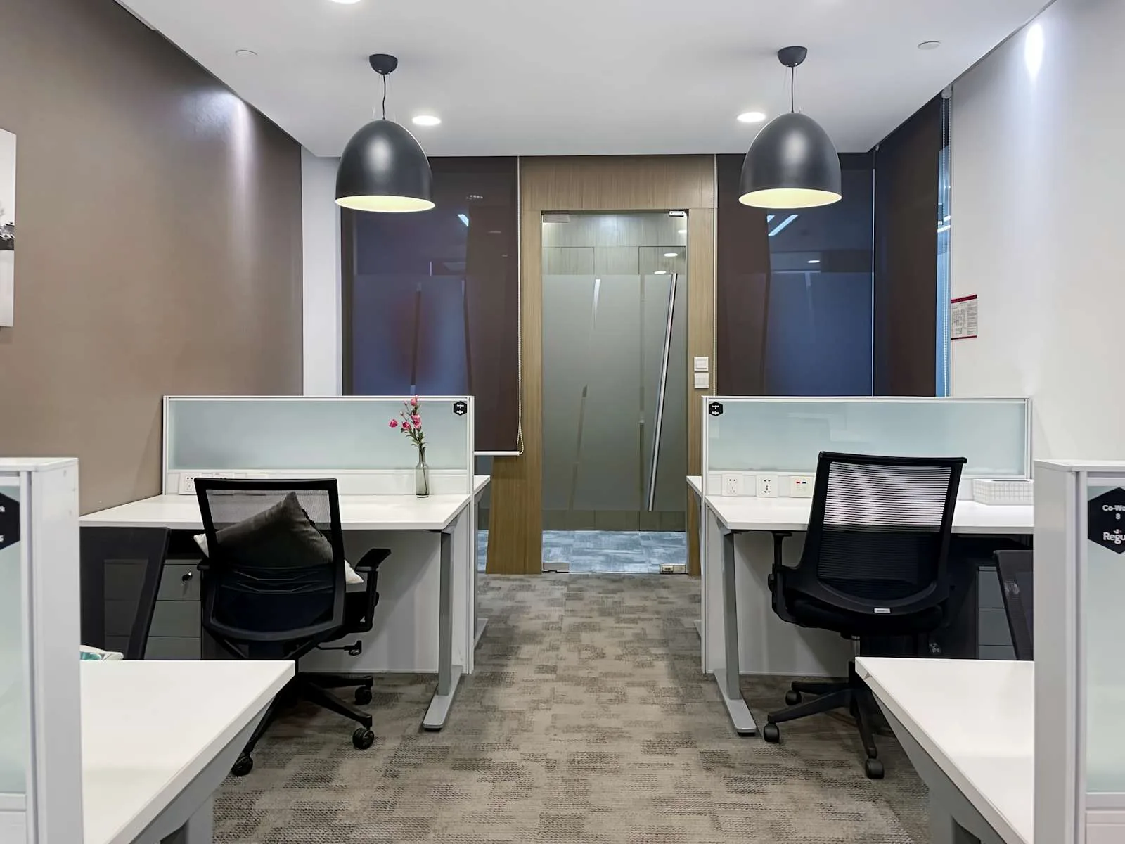 Regus NINGBO, Raffles City, Private office, 4 desks, Ningbo
