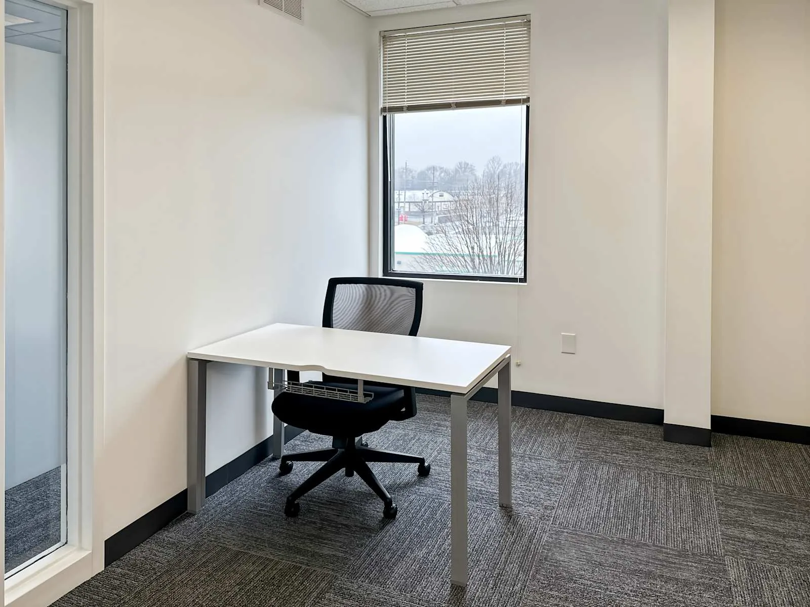 Regus NJ, Ewing - Scotch Rd, Private office, 1 desk, Ewing, NJ