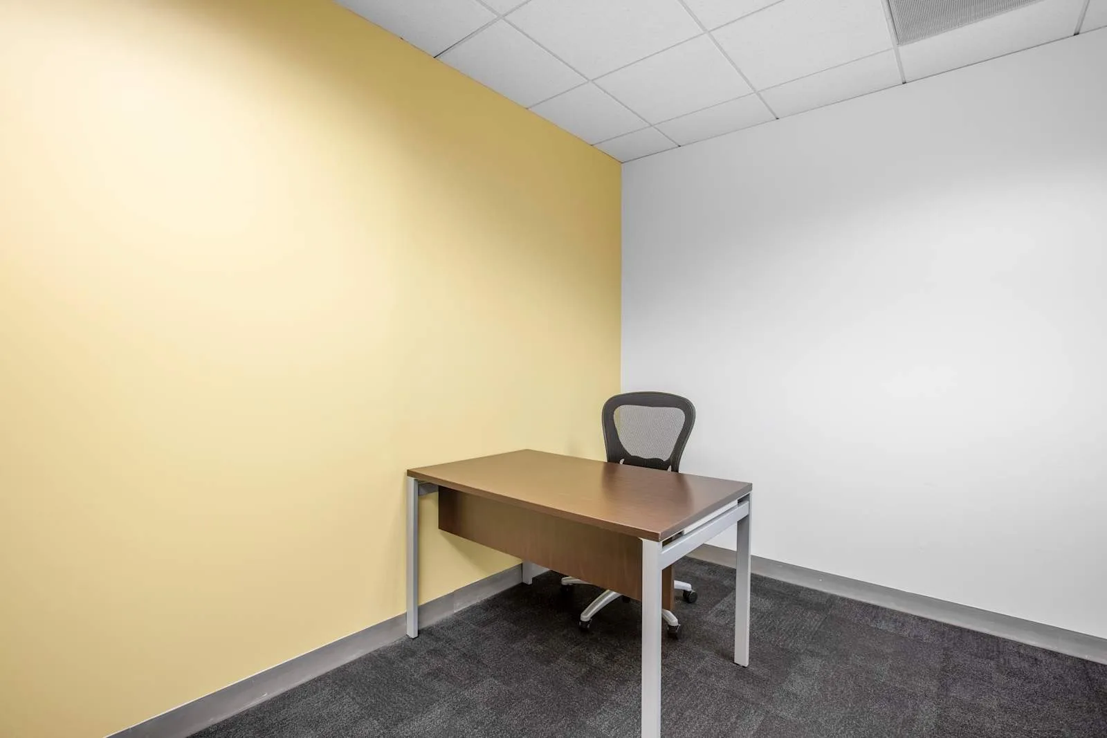 Regus NJ, Jersey City - Harborside Financial (HQ), Private office, 1 desk, Jersey City, NJ