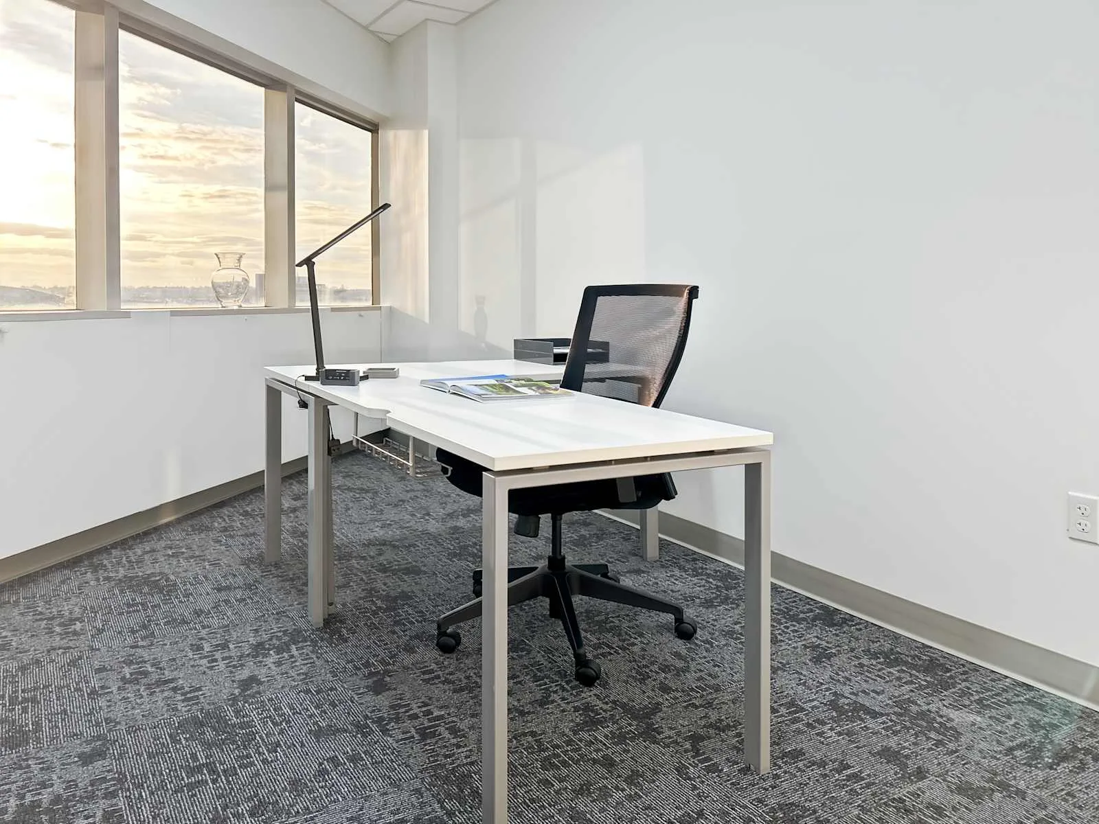 Regus NJ, Newark - 3 Gateway Center, Private office, 1 desk, Newark, NJ