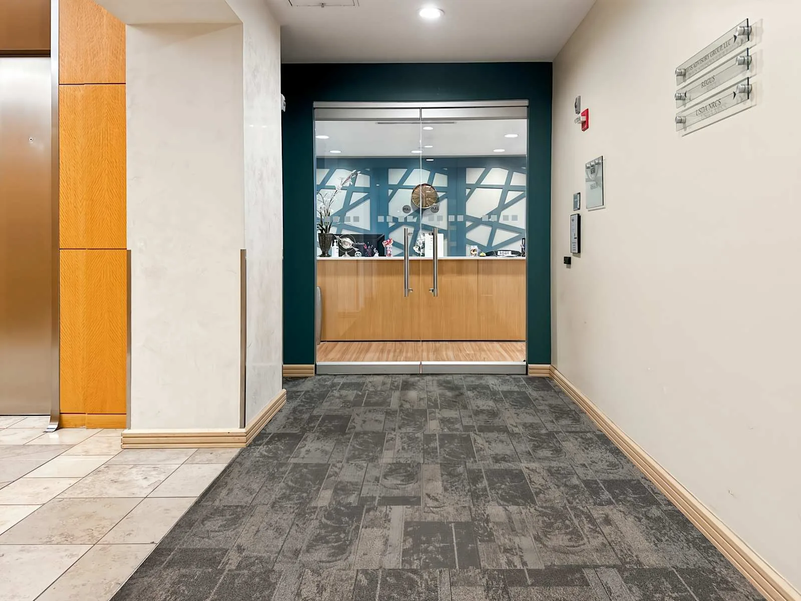 Regus NM, Albuquerque - One Sun Plaza, Coworking, Albuquerque, NM