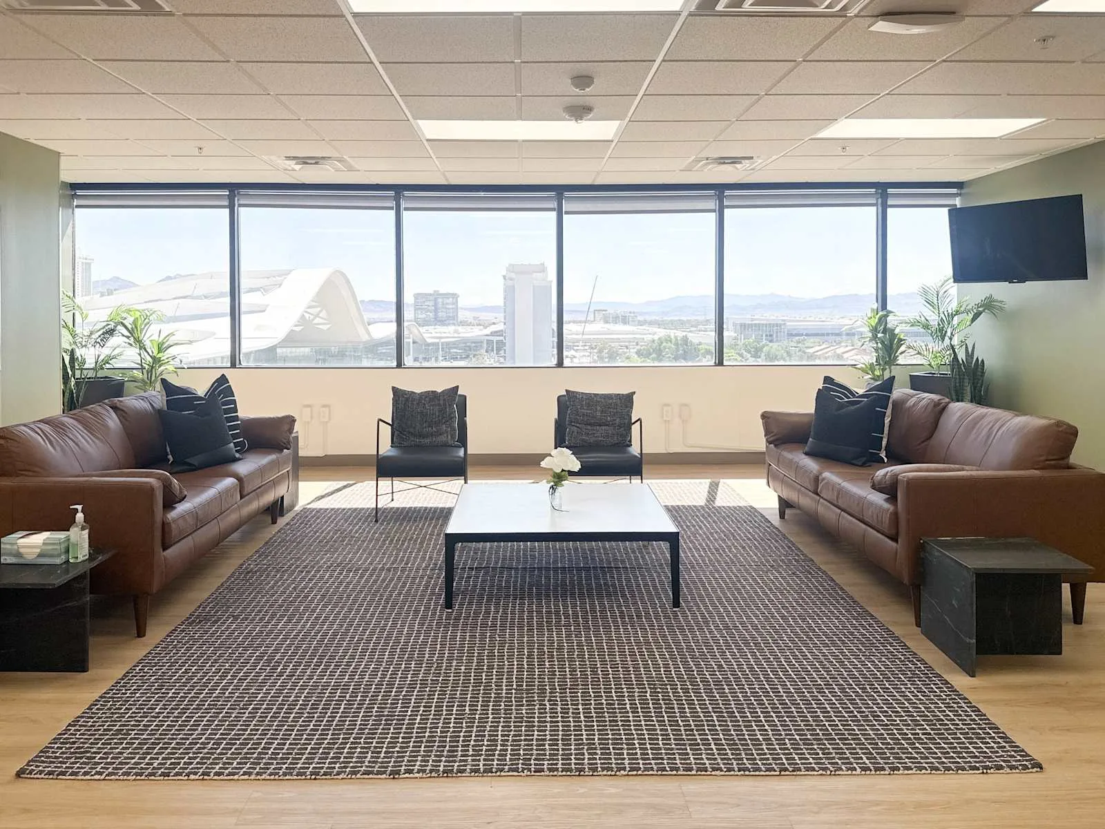Regus NV, Las Vegas - Convention Center Dr., Lounge, Las Vegas, NV