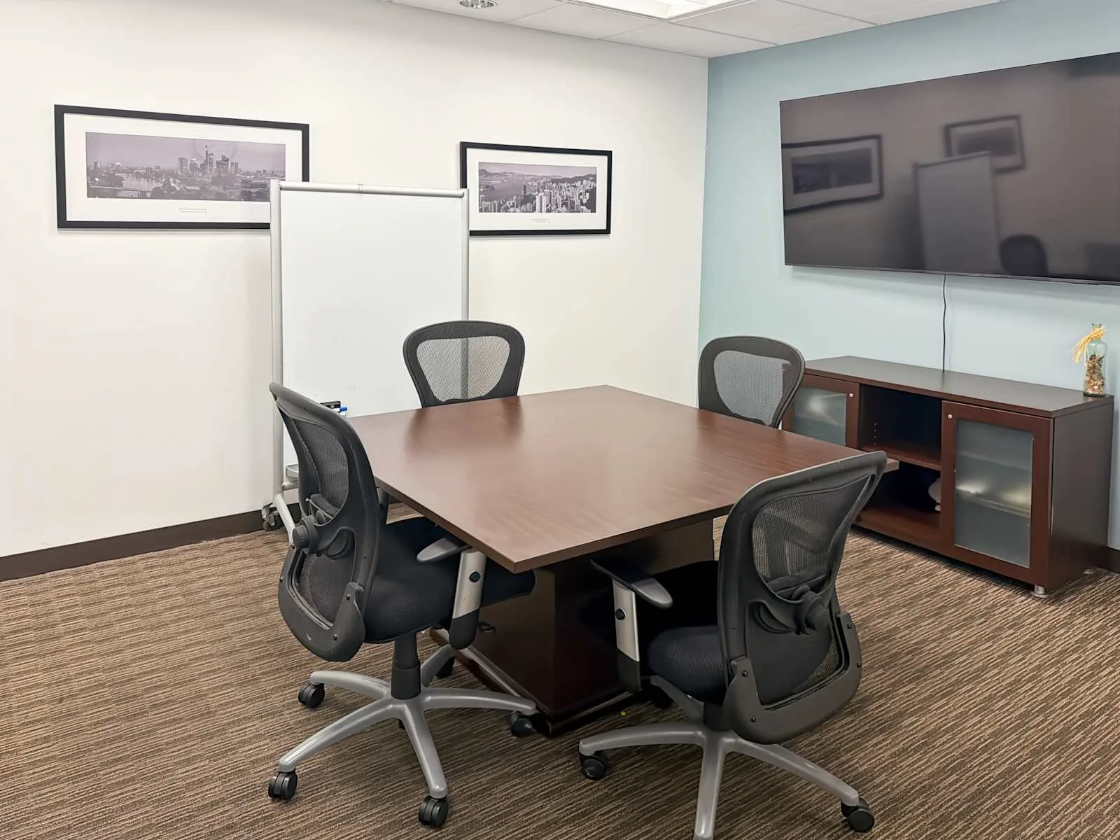 Regus NV, Las Vegas - The Gramercy, Meeting room for 4 people, Las Vegas, NV