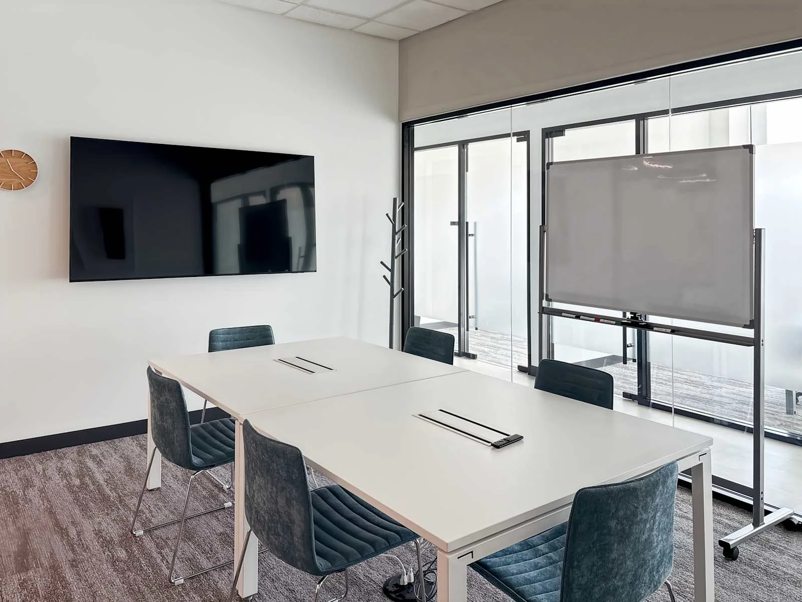 Regus NY, Astoria - 36th Avenue, Meeting room for 6 people, Queens, NY