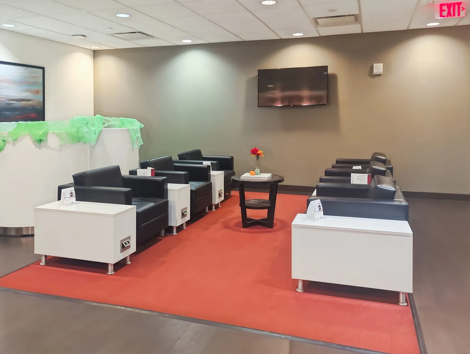 Regus NY, Hicksville - Hicksville, Lounge, Hicksville, NY
