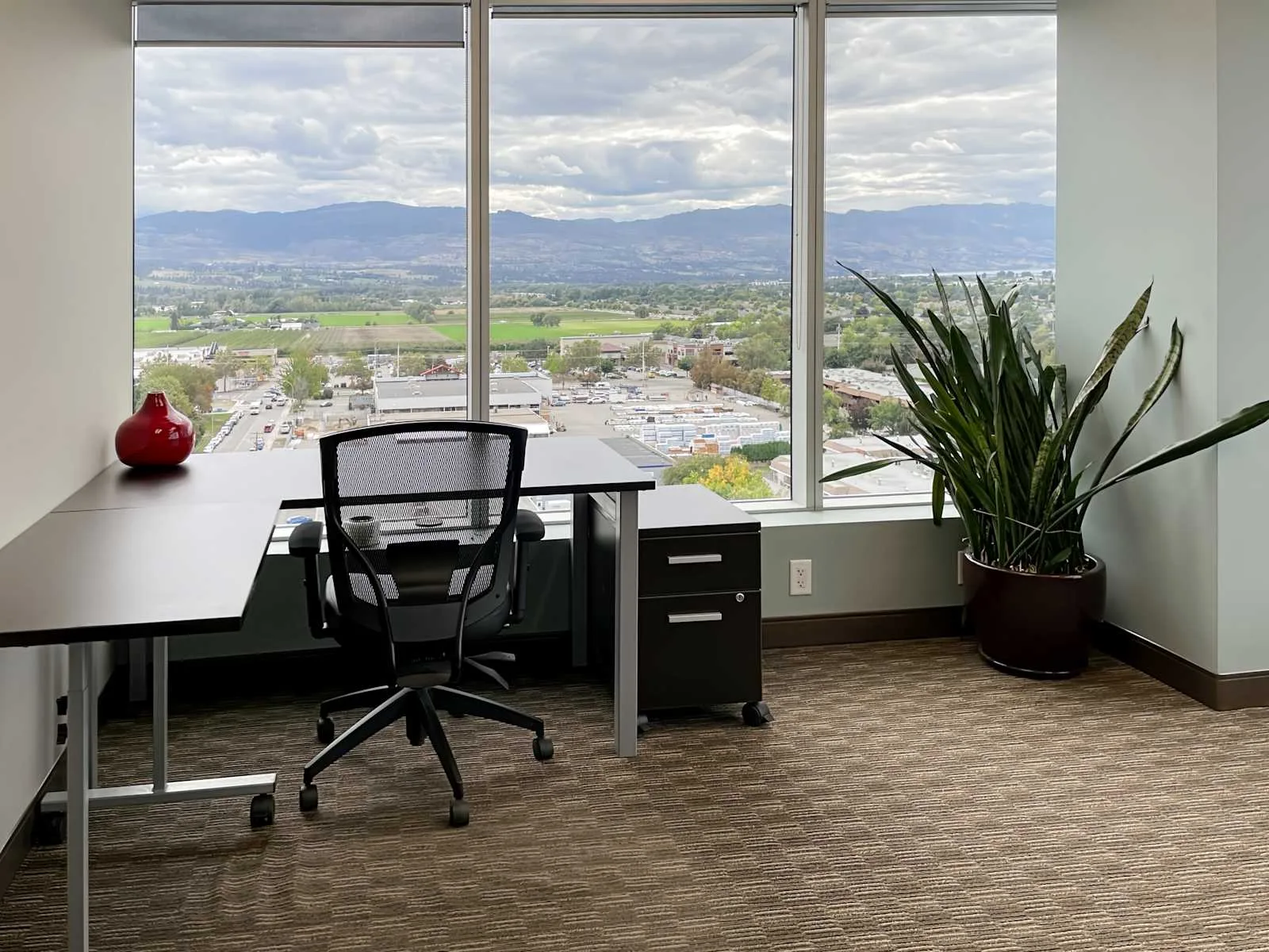 Regus NY, New York City - Chrysler Building, Private office, 1 desk, New York, NY