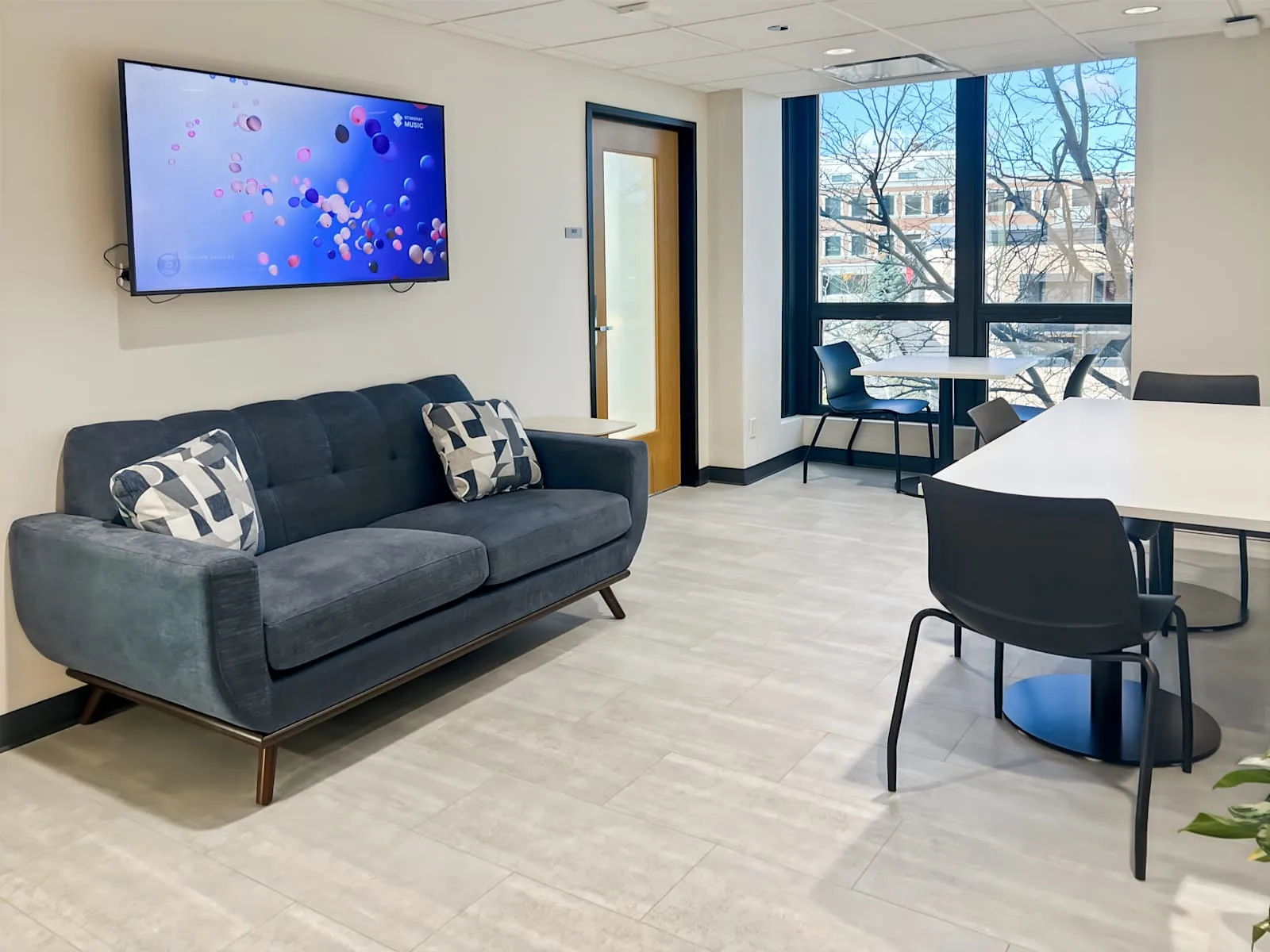 Regus IL, Oakbrook Terrace - 22nd St, Lounge, Oakbrook Terrace, IL