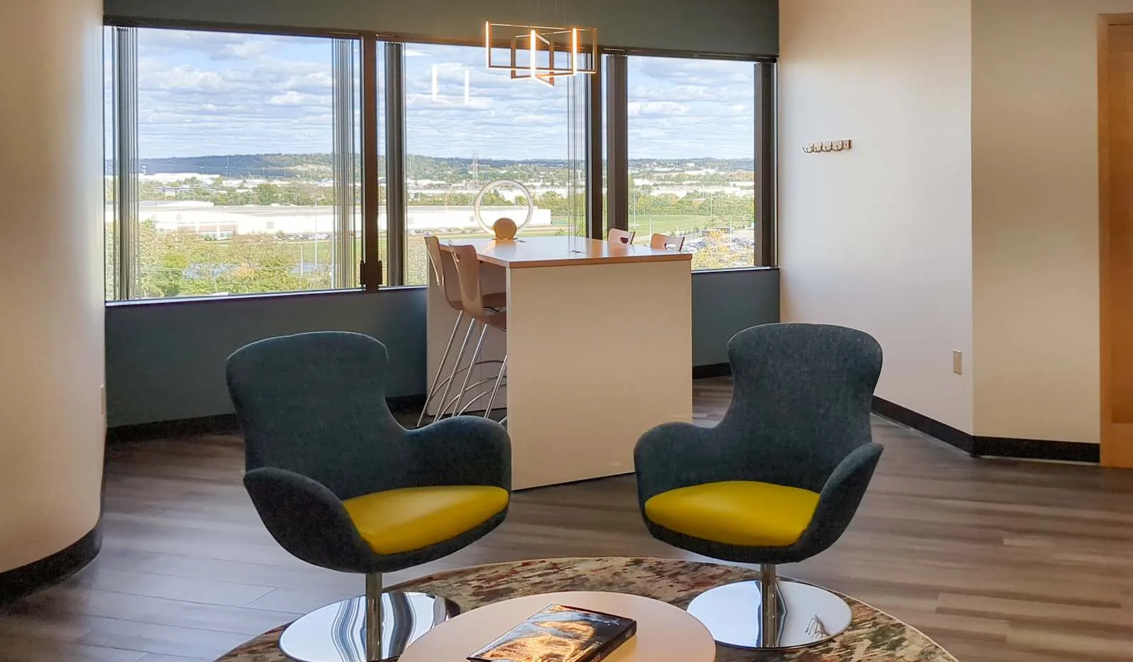 Regus OH, Cincinnati - Chester Rd, Lounge, Sharonville, OH
