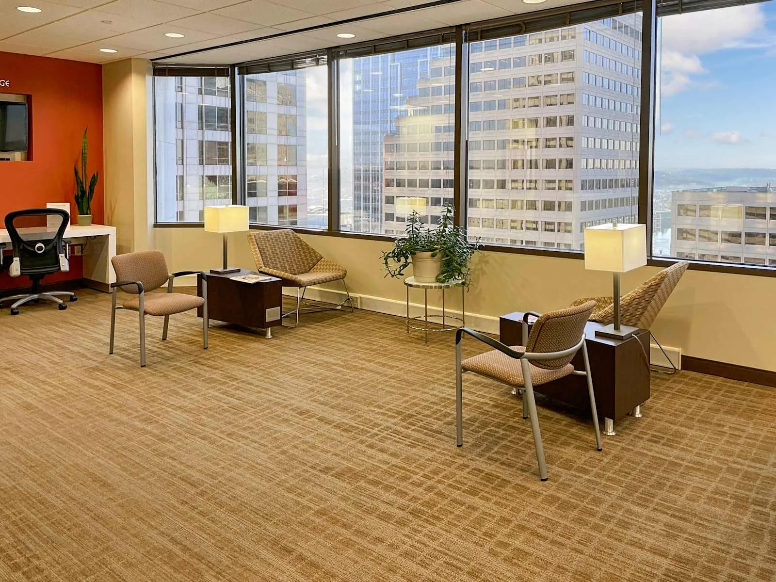 Regus OH, Cincinnati - Downtown - PNC Center, Lounge, Cincinnati, OH