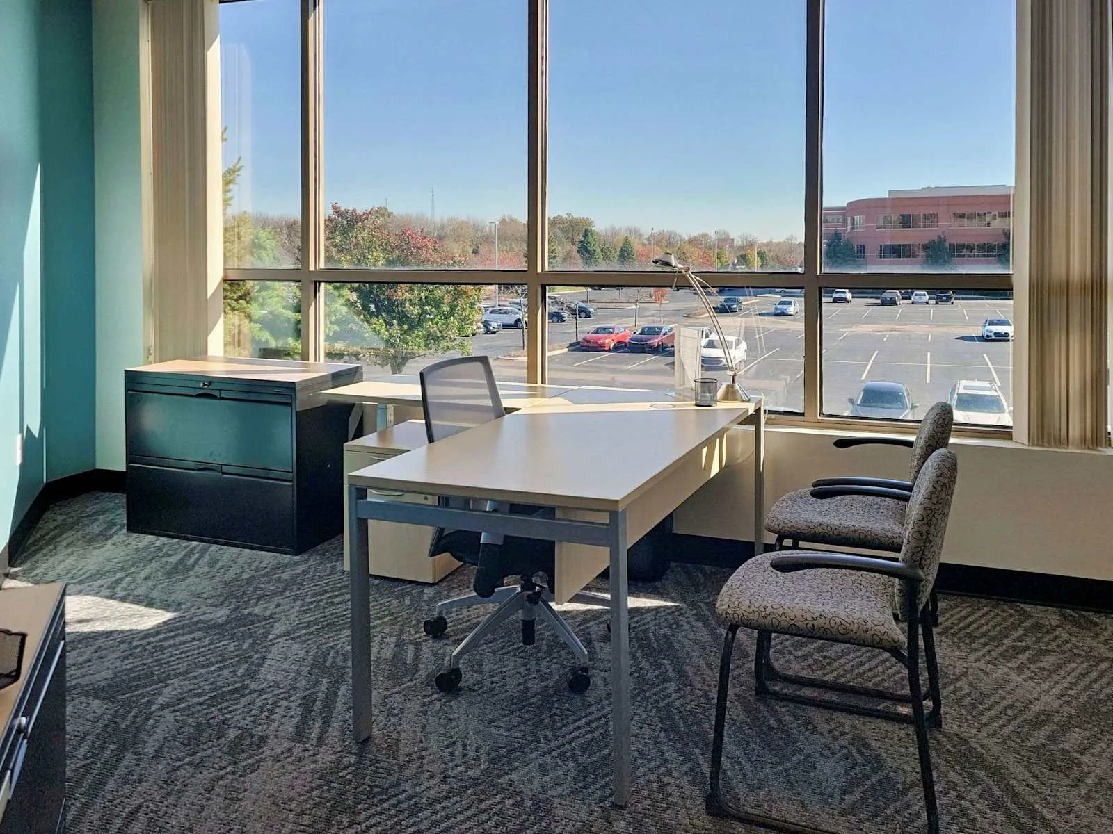Regus OH, Cincinnati - Summit Woods, Private office, 1 desk, Sharonville, OH
