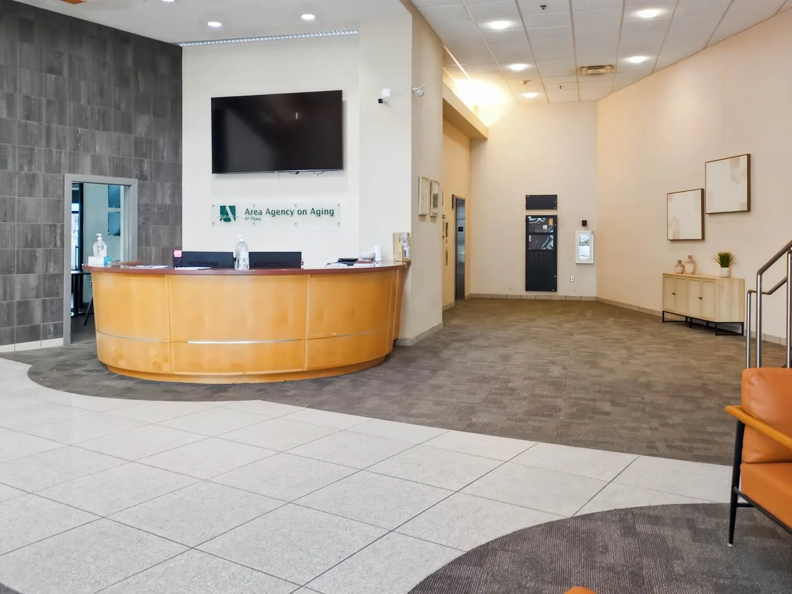 Regus OH, Dayton - W 2nd St, Reception, Dayton, OH