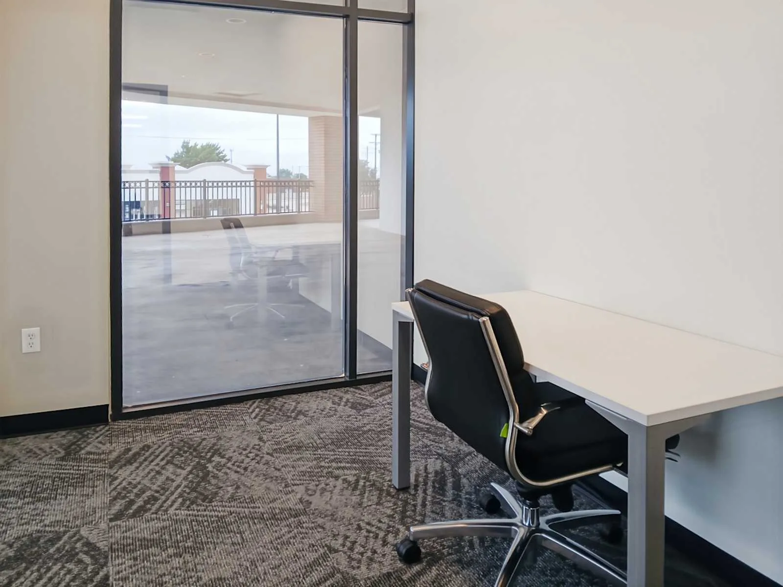 Regus OK, Edmond - S Broadway, Private office, 1 desk, Edmond, OK