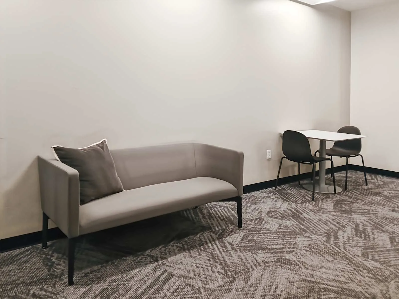 Regus OK, Edmond - S Broadway, Lounge, Edmond, OK