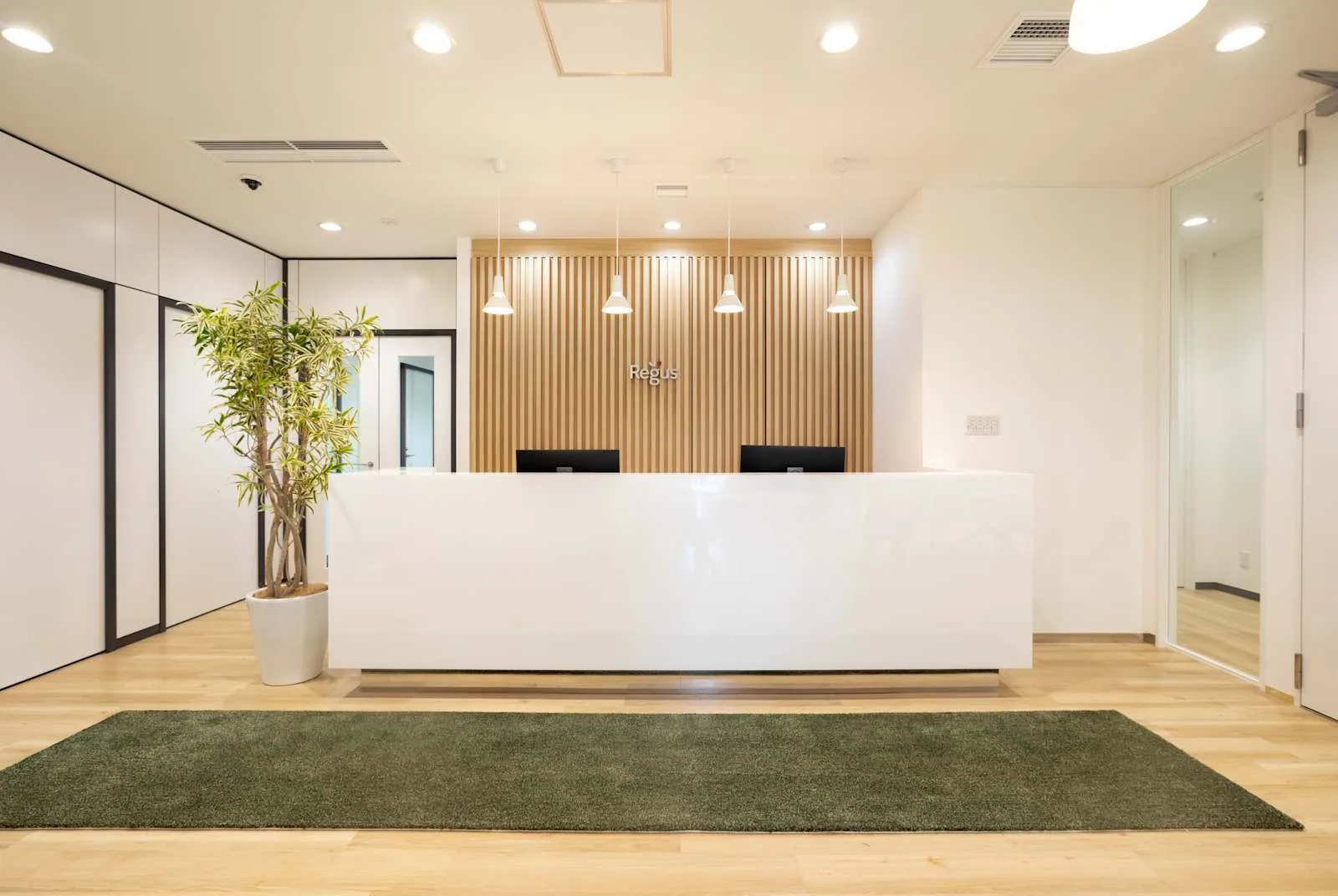 Regus OKAYAMA, Across Cube、受付、Okayama
