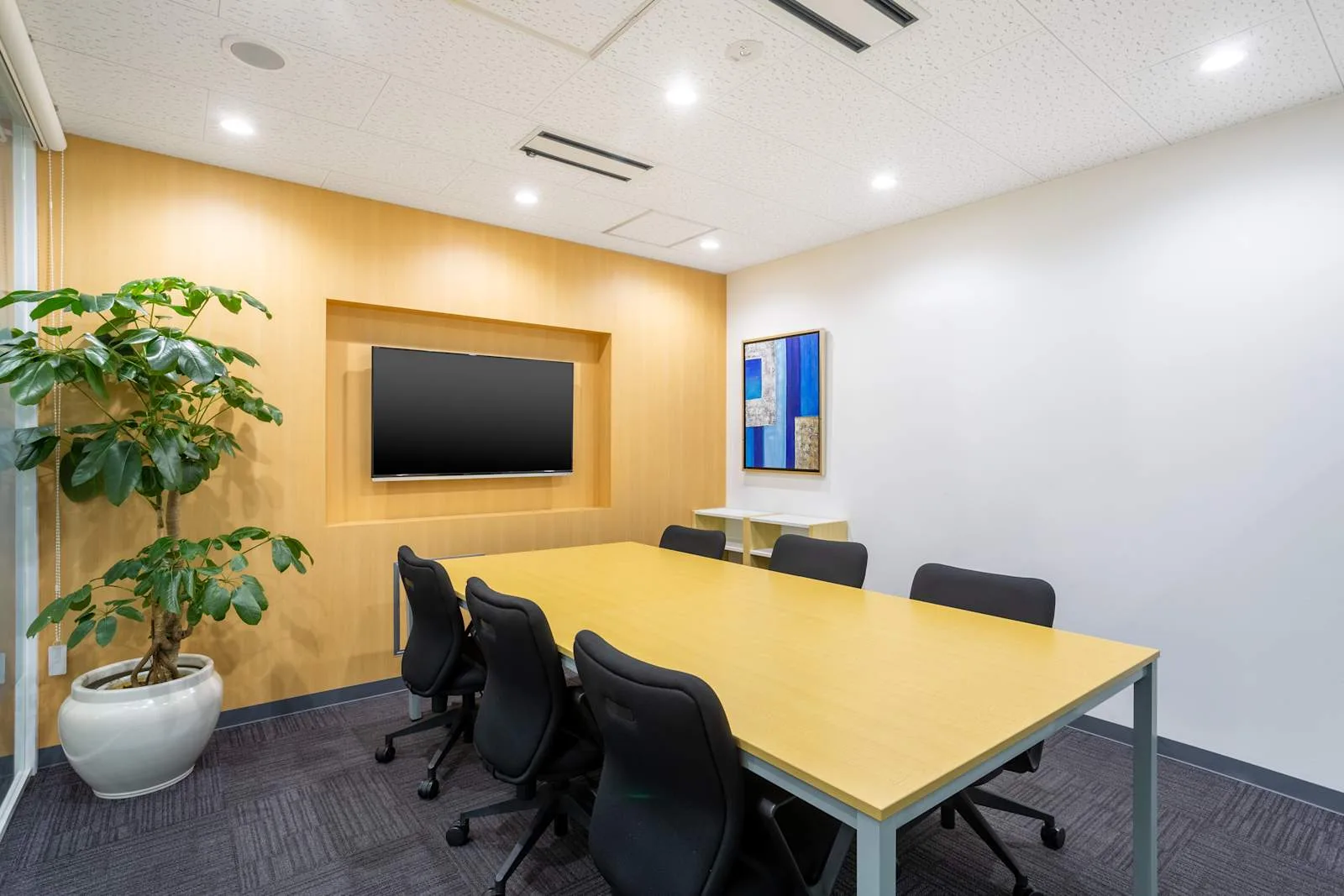 Regus OKINAWA, Hawk City Naha, Meeting room for 6 people, Okinawa