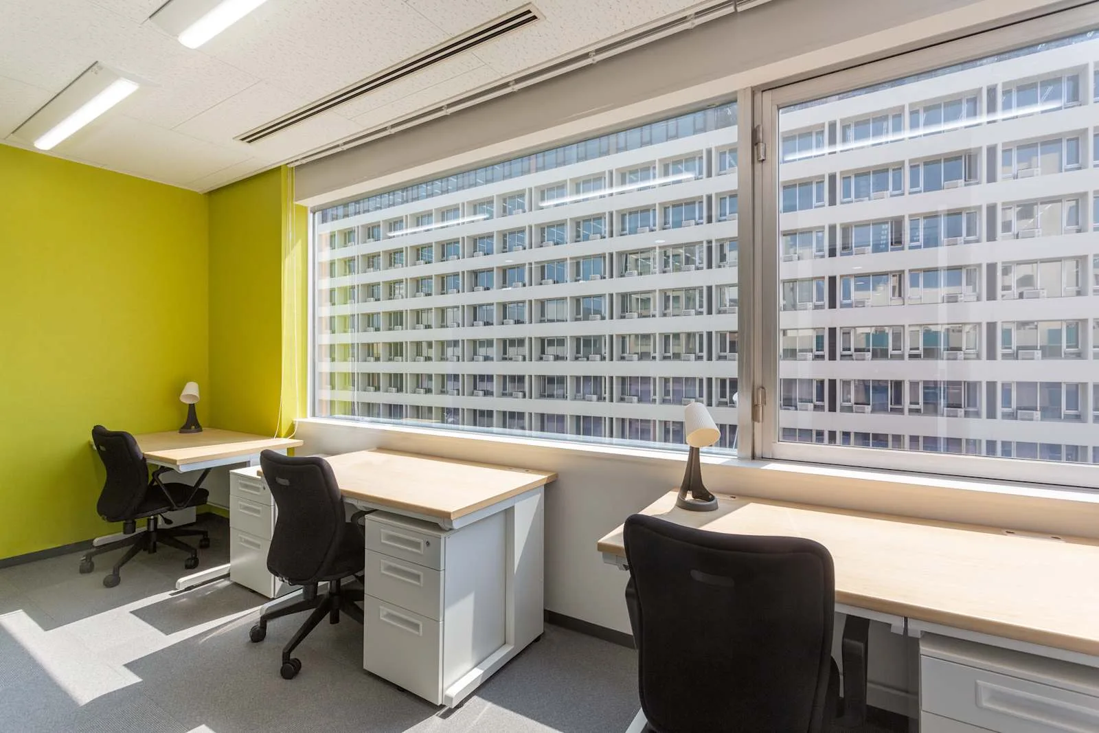 Regus OKINAWA, JR Kyushu Naha Building、個室オフィス（3席）、沖縄